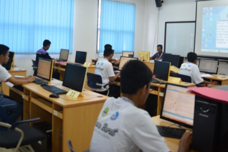 You are currently viewing 4 Hal yang Dipelajari di Jurusan Teknik Komputer dan Jaringan SMK