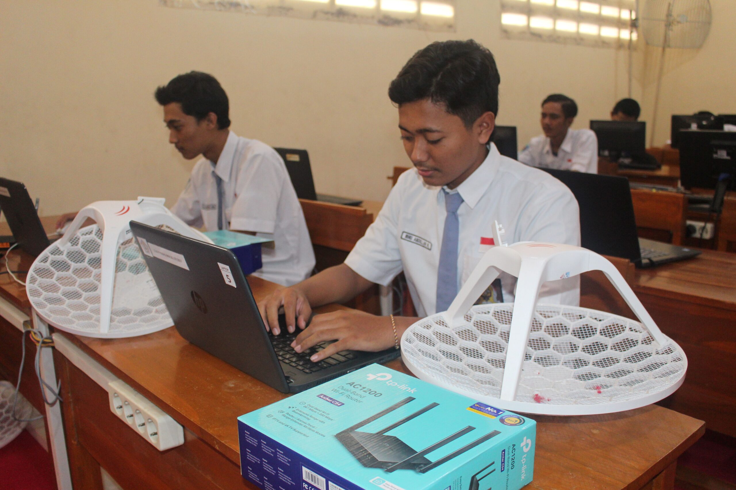 Read more about the article SMK TJKT di Jawa Timur: Panduan Lengkap Memilih Jurusan Teknik Komputer dan Jaringan