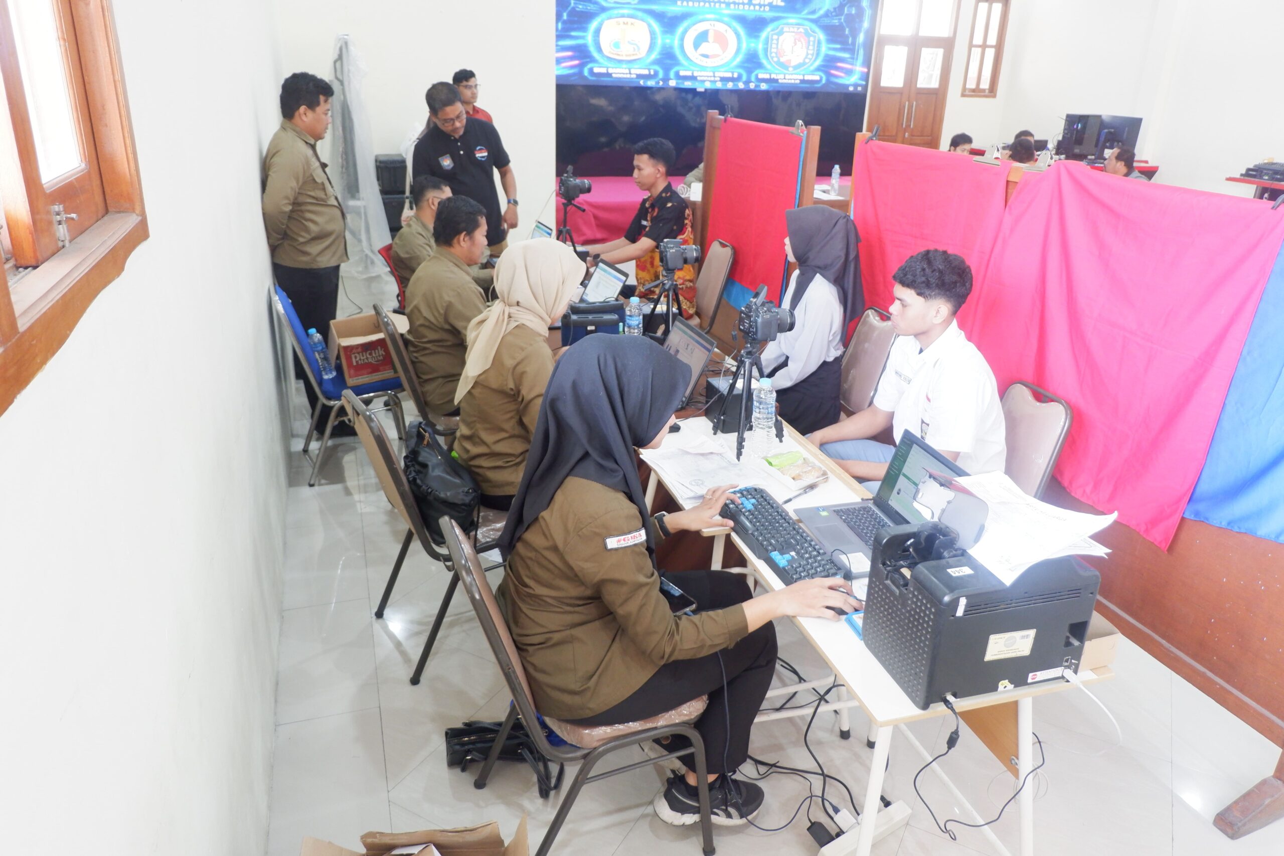 You are currently viewing Permudah Akses Administrasi Siswa, SMK Darma Siswa Gelar Perekaman e-KTP Bersama Dispendukcapil Sidoarjo