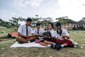 Siswa belajar di laboratorium modern, mewakili smk terbaik di sidoarjo, smk favorit di sidoarjo, smk pk di sidoarjo, smk pusat keunggulan di sidoarjo, smk di jawa timur, smk terbaik di jawa timur, smk favorit di jawa timur, smk pk di jawa timur, smk pusat keunggulan di jawa timur