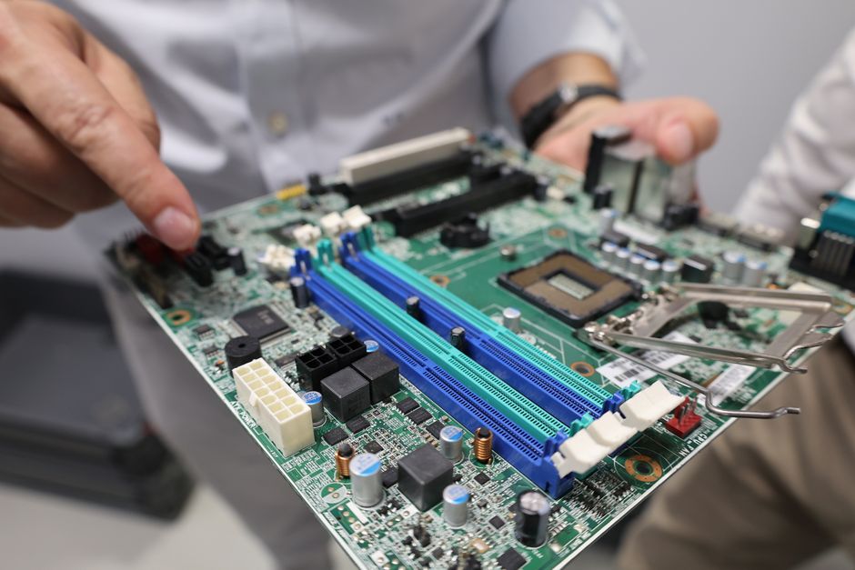 You are currently viewing Menjelajahi Laboratorium Perakitan Motherboard di SMK Pusat Keunggulan