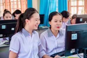 Siswa-siswa smk terbaik di sidoarjo, smk favorit di sidoarjo, smk pk di sidoarjo, smk pusat keunggulan di sidoarjo, smk di jawa timur, smk terbaik di jawa timur, smk favorit di jawa timur, smk pk di jawa timur, smk pusat keunggulan di jawa timur belajar AI dan coding di laboratorium