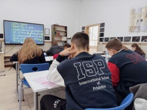 Siswa SMK terbaik di sidoarjo, smk favorit di sidoarjo, smk pk di sidoarjo, smk pusat keunggulan di sidoarjo, smk di jawa timur, smk terbaik di jawa timur, smk favorit di jawa timur, smk pk di jawa timur, smk pusat keunggulan di jawa timur sedang belajar di bengkel