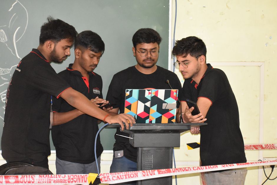 You are currently viewing Membentuk Inovator Masa Depan: AI dan Berpikir Kritis di SMK PK